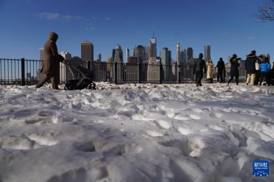 这是1月31日在美国纽约拍摄的积雪。新华社记者 张凤国 摄