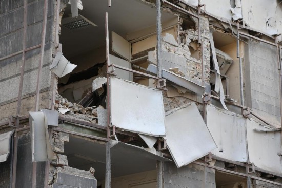 这是3月7日在伊朗首都德黑兰拍摄的遭袭的甘地医院。新华社记者沙达提摄